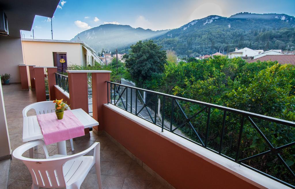 Panos Apartments Benitses  Buitenkant foto